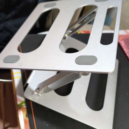 Logitech Laptop Stand 手提電腦支架 (適用10-17吋手提電腦)