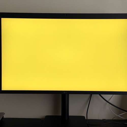 LG UltraFine 5K Display (NO VESA Mount)