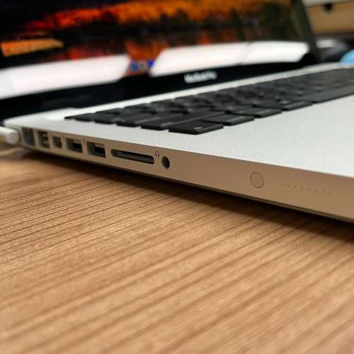 macbook pro 2011 13inch 8GB Ram 500GBSSD