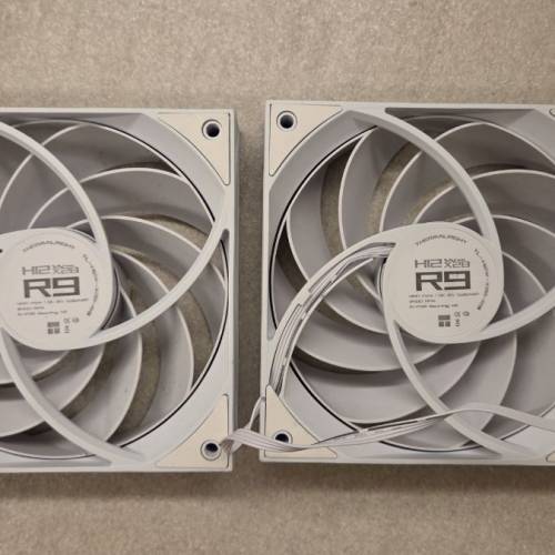 $100@兩個 Thermalright TL-H12-X28-R9 高性能風壓風扇