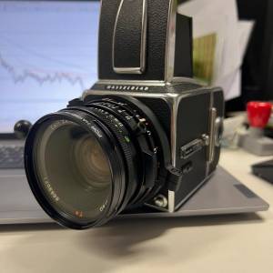 Hasselblad 500cm with carl zeiss planar cf80 80mm f2.8