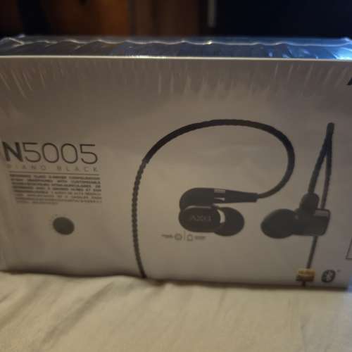 AKG 5005
