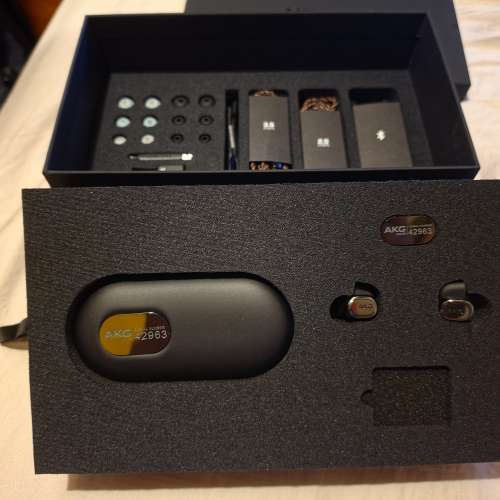 AKG 5005