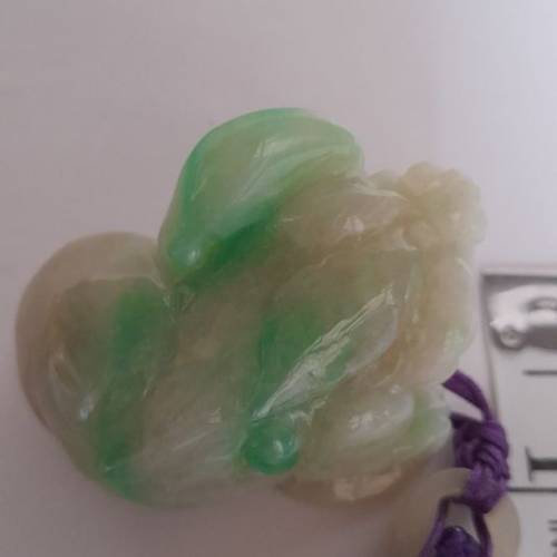 翡翠A玉招財蟾蜍，好工有色，可作擺件/吊件/手把件用如照片，原價一千元。歡迎出價...