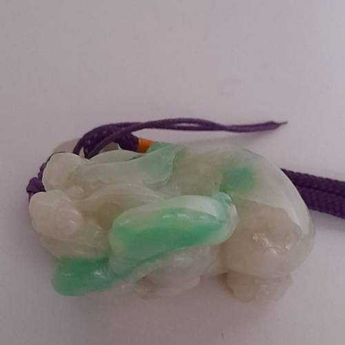 翡翠A玉招財蟾蜍，好工有色，可作擺件/吊件/手把件用如照片，原價一千元。歡迎出價...