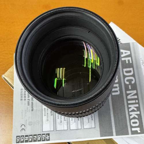 （sold)Nikon AF DC-Nikkor 105mm f/2D Lens w/Full Packing