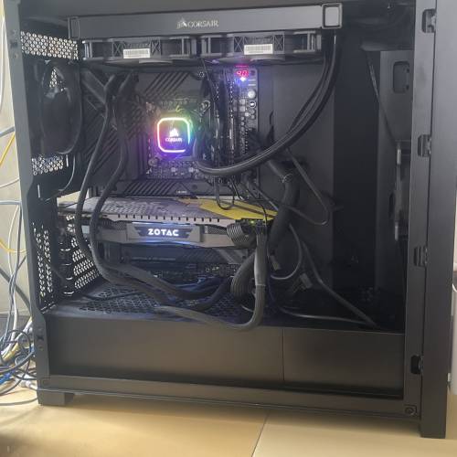 遊戲電競執相電腦