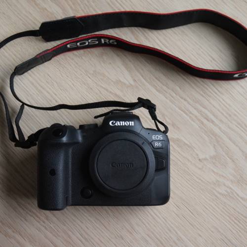 Canon R6 - 新淨冇花，連充速配件 (well maintained, no scratches, with many acc...