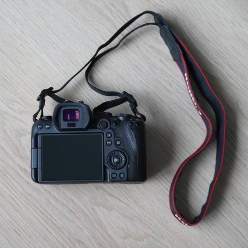 Canon R6 - 新淨冇花，連充速配件 (well maintained, no scratches, with many acc...