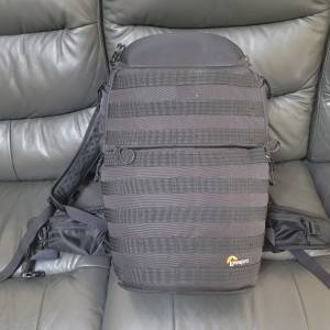 放售Lowepro 450 AW，黑色相機背包 (八成新，行貨，齊配件)