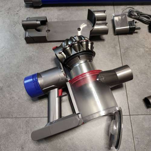 Dyson V8 Fluffy 無線吸塵機一套 (跟全新電)