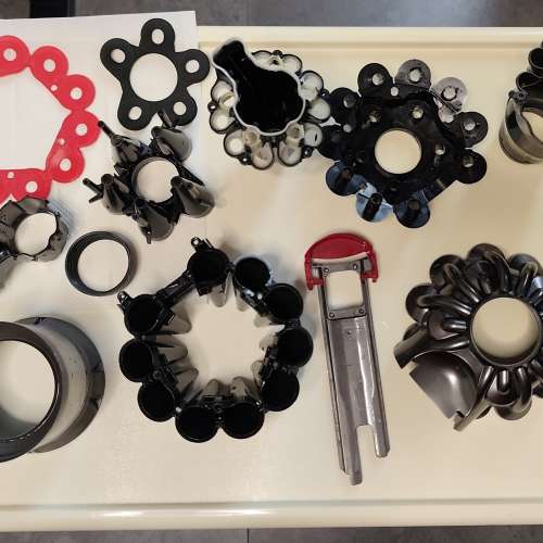Dyson V8 Fluffy 無線吸塵機一套 (跟全新電)
