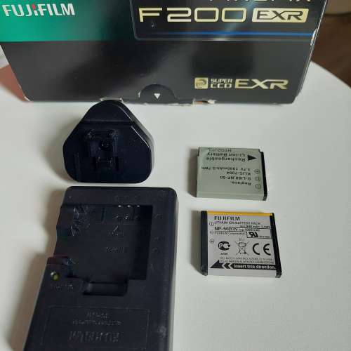 FUJIFILM FINEPIX F200EXR