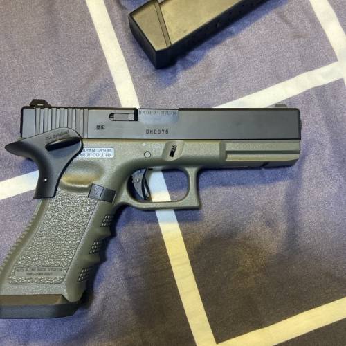 marui glock 17 custom gas blow back 手槍 送快拔槍套+3個彈匣（1長2短）