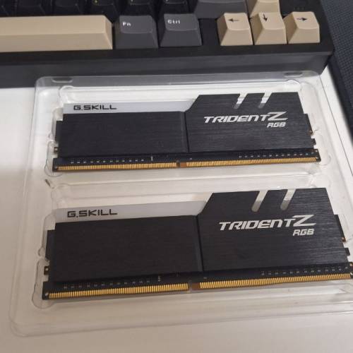 G.SKILL TRIDENT Z RGB 2x8GB DDR4 3200MHz