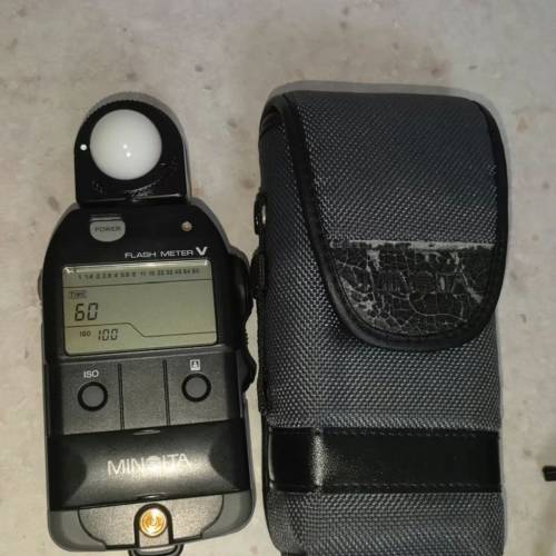 美能达MINOLTA FLASH METER V测光表，带原装皮套 -




-1. 只是卡扣/边缘轻微凹陷...