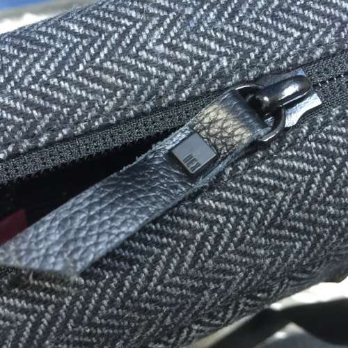 HEX Duffel Bag w Strap Up To 15&rdquo; MacBook / Laptop NEW 全新美國品牌手提電腦單肩...