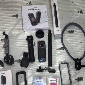 影石Insert360x5續航隨行套裝 幾乎全新，套裝另一塊電池未拆封。配件有折疊自拍桿，...