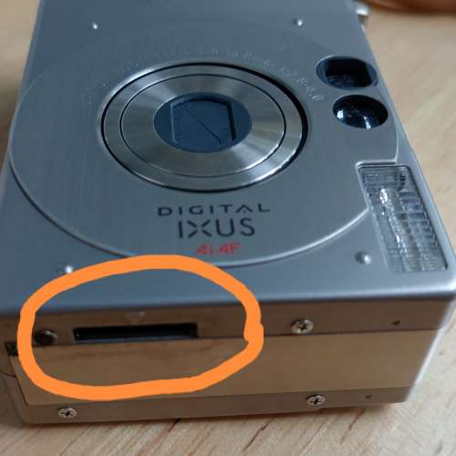 壞Canon Digital IXUS數位相機(因無電池無法開機測試)