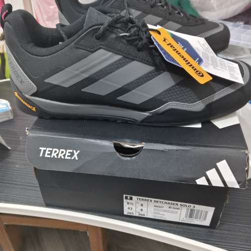 Adidas戶外行山鞋 EU42 US8.5