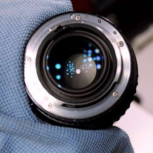 SMC Pentax-A Macro 100mm f/2.8 全金屬鏡身.對焦行程長且阻尼感細膩.極度適合精確...