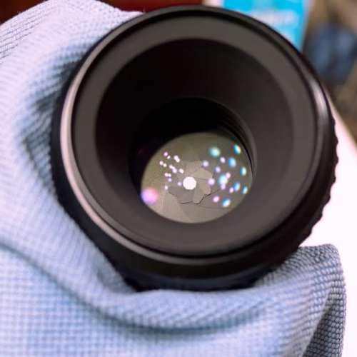 SMC Pentax-A Macro 100mm f/2.8 全金屬鏡身.對焦行程長且阻尼感細膩.極度適合精確...