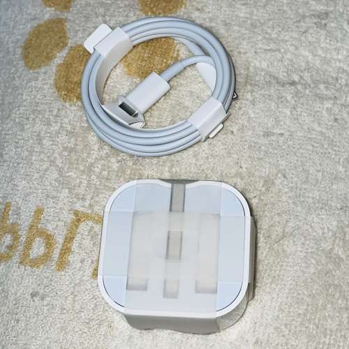全新Apple 原廠 USB-C to Lightning 充電線 and 20W火牛