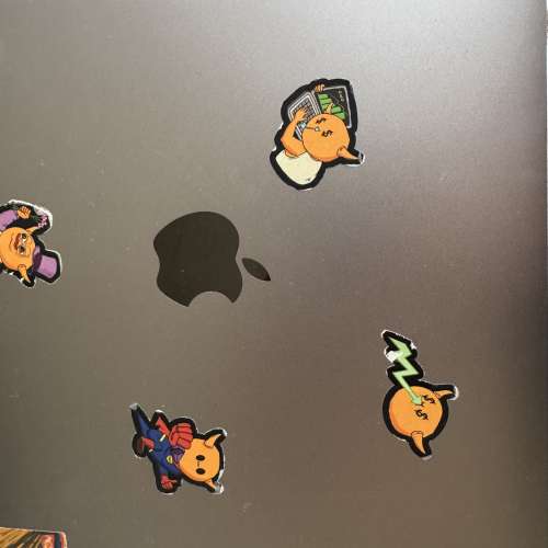 平放MacBook Air 13 M1 256 有少少瑕疵 正常運作