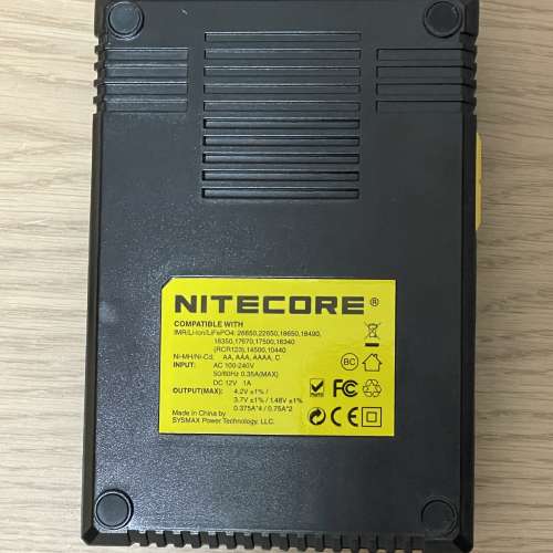 Nitecore D4 充電器