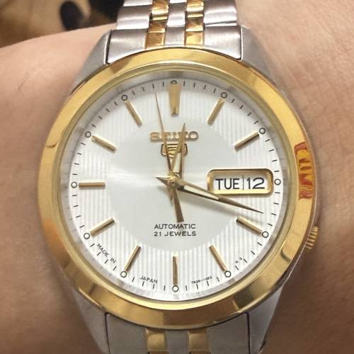 SEIKO 精工五號 SNKL24K1 男士經典半金雙色機械手錶 38mm 雙顯星期日曆 $499