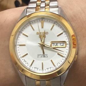 SEIKO 精工五號 SNKL24K1 男士經典半金雙色機械手錶 38mm 雙顯星期日曆 $499