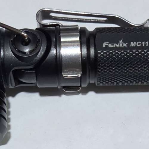 Fenix MC11 是一款多功能角度手電筒