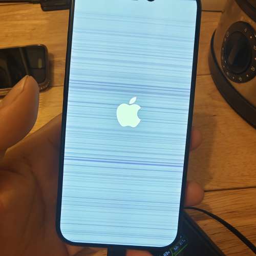 iPhone 15pro 港版256gb 屏幕变綠色