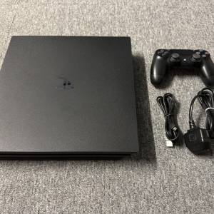 PS4 Pro 1TB 連一隻遊戲光碟