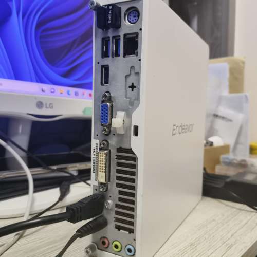 Epson 迷你电腦，i3 6100T, 4g ddr4, 256G Ssd, 有wifi & BT, 連火牛
