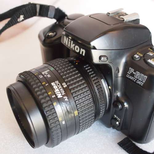 Nikon F-601 Quartz Date 自動對焦 35mm 底片單眼相機，搭配 AF Nikkor 35-70mm f/...