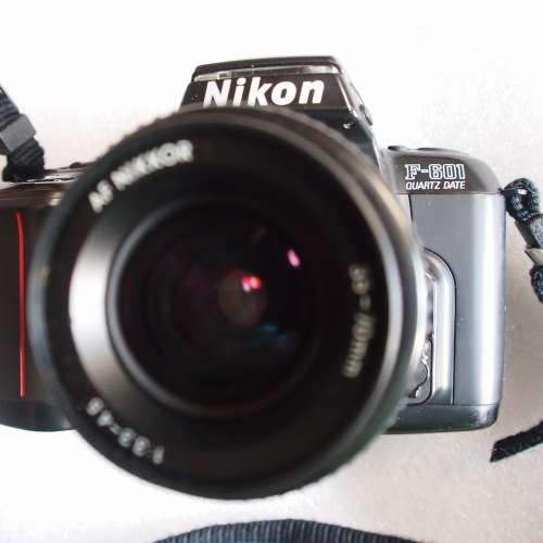 Nikon F-601 Quartz Date 自動對焦 35mm 底片單眼相機，搭配 AF Nikkor 35-70mm f/...