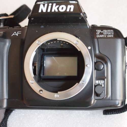Nikon F-601 Quartz Date 自動對焦 35mm 底片單眼相機，搭配 AF Nikkor 35-70mm f/...