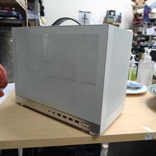 閃鱗 G300 紧凑型 MATX 機箱