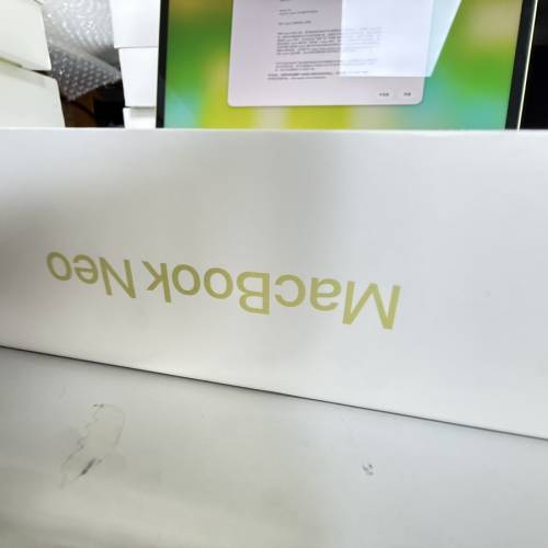 MacBook NEO 8+256