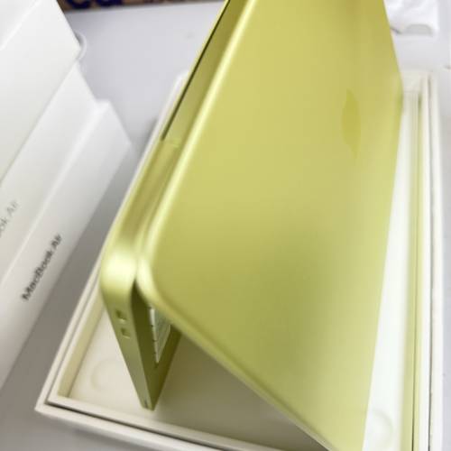 MacBook NEO 8+256