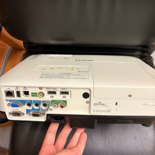 Epson 高亮度商用投影機