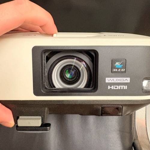 Epson 高亮度商用投影機