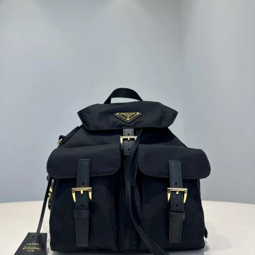 Prada Re-edition 1978背包小號