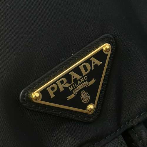 Prada Re-edition 1978背包小號