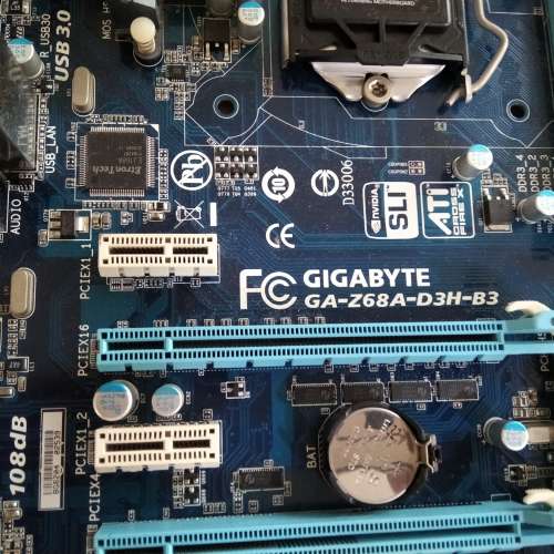 GIGABYTE Z68A-D3H B3底板連背板 (運作正常)