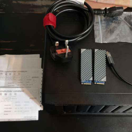 Synology DS1621+連原廠2條400GB M2 SSD