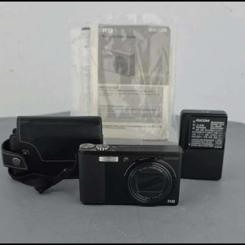 RICOH r8