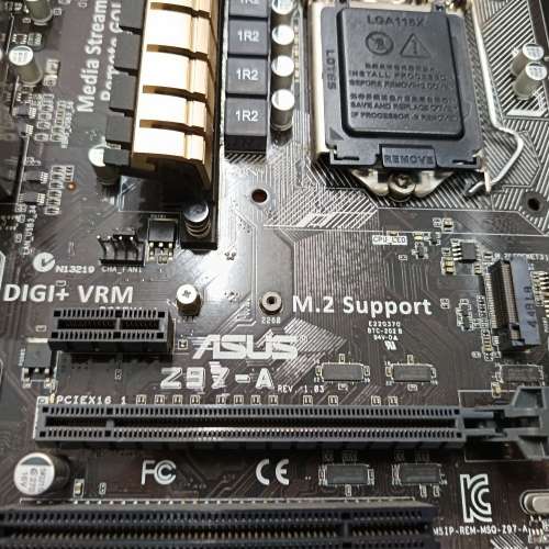 ASUS Z97-A 底板連背板 (運作正常)