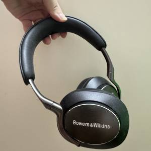BOWERS & WILKINS PX8耳機 平放！